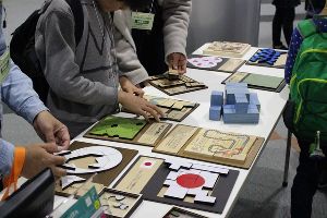 夏休み特別企画「遊べるパズル大集合～おとなも子どもも夢中～」