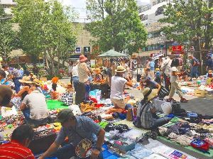 フレンテ笹塚駅前広場フリーマーケット（8月）