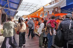 TOMARIGI MARKET at JR灘駅前広場