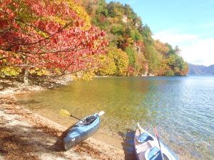 秋の紅葉レイクカヤック旅　栃木日光 中禅寺湖 紅葉名所カヌー　たっぷり満喫ロングツーリング