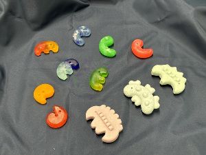 クリアソープで勾玉をつくろう