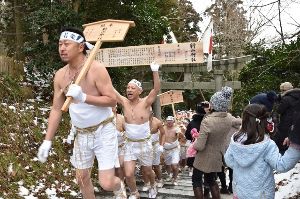 新山神社裸まいり
