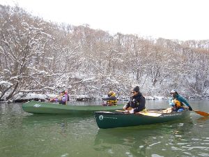 碓氷 軽井沢「氷瀑観賞ウォーク＆冬の静寂カヌー」冬のアウトドア 自然体験ツアー