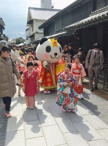 たけはら町並み子ども雛巡り