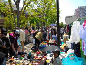 流山おおたかの森駅前広場フリマ（3月）