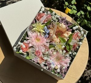 季節のフラワーアレンジメント「FLOWERFUL EASTER」