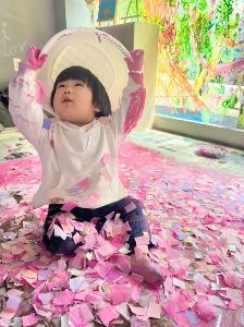 絵の具まみれアート体験♪桜の木をつくろう