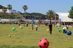 淡路島国営明石海峡公園　でかボールであそぼう