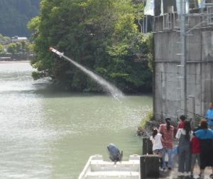 開館9周年記念サイエンスショー「ペットボトルロケットを飛ばそう！」