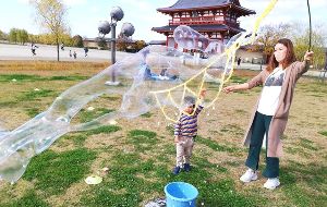 平城のあきかぜ～コミュニティスペース～シャボン玉で遊ぼう