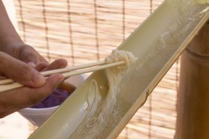 涼を感じる 流しそうめん体験