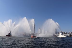 横浜消防出初式一斉放水見学クルーズ