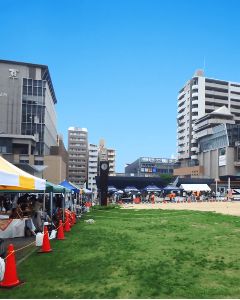 TOMARIGI MARKET at 六甲道南公園