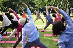 国営昭和記念公園 PF パークヨガ～みんなの原っぱで青空ヨガ～（4月）