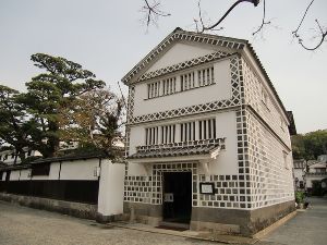 なまこ壁の色を読み解く！観察ツアー