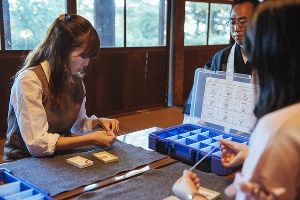 JAFデー 三井寺で体験！オリジナル腕輪念珠づくり