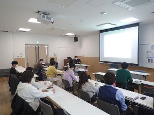 5月の養蜂講座2日間集中「ニホンミツバチの飼い方入門」