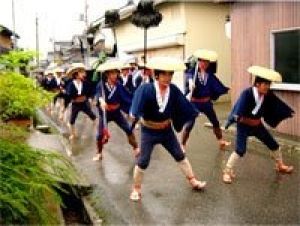 奴振り―坂田神明宮の蹴り奴振り