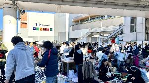 海老名駅西口中心広場（ららぽーと海老名前）フリーマーケット（10月）