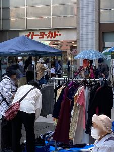 草加駅前アコス広場フリーマーケット（10月）